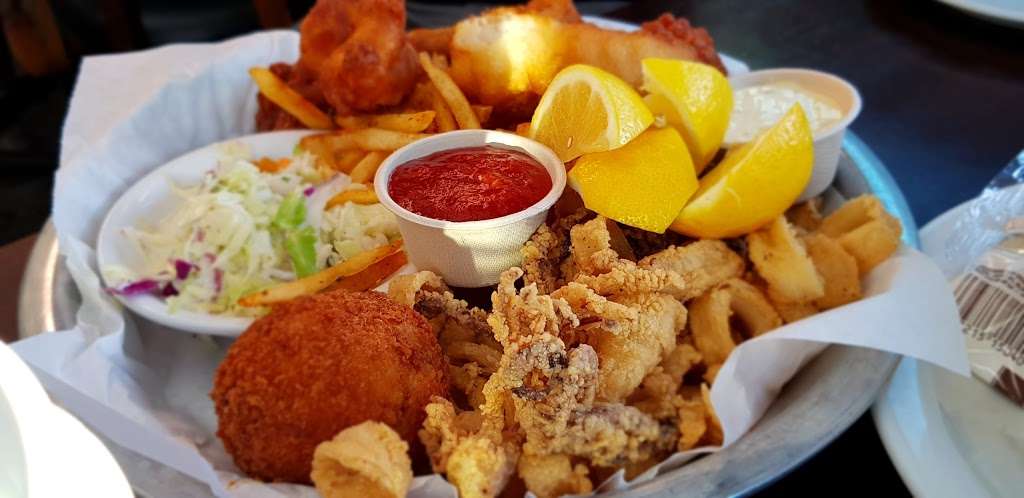 Sams Chowder House | 4210 Cabrillo Hwy, Half Moon Bay, CA 94019, USA | Phone: (650) 712-0245