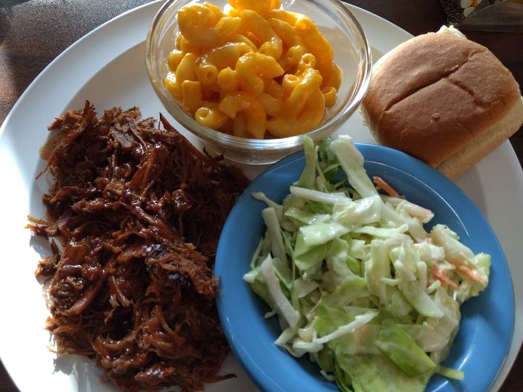 Smokin Eddies BBQ | 213 W Main St, Louisa, VA 23093 | Phone: (540) 967-1990