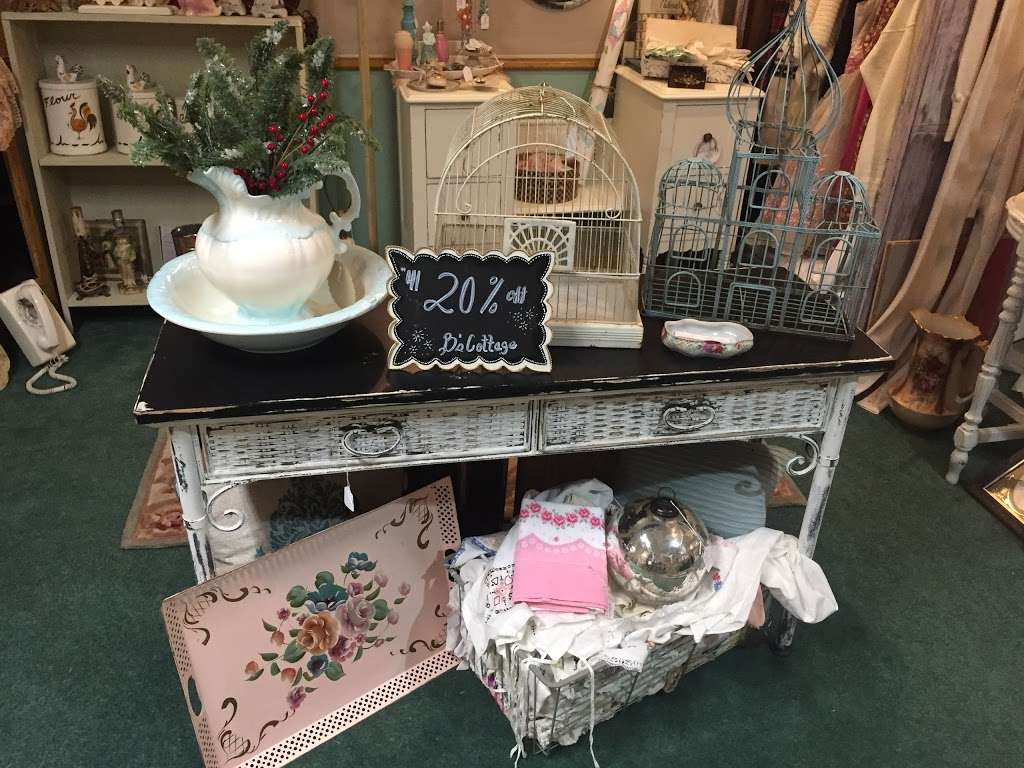 Pump House Antiques | 158 N Main St, Bargersville, IN 46106 | Phone: (317) 458-0456