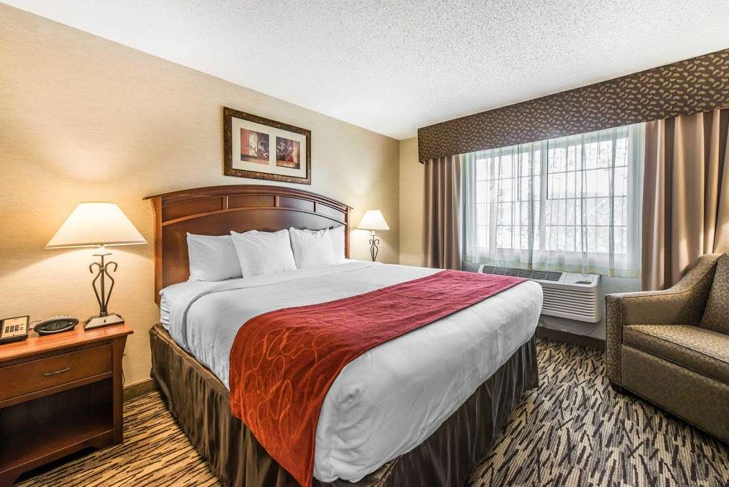 Comfort Suites Golden West on Evergreen Parkway | 29300 US-40, Evergreen, CO 80439, USA | Phone: (303) 526-2000