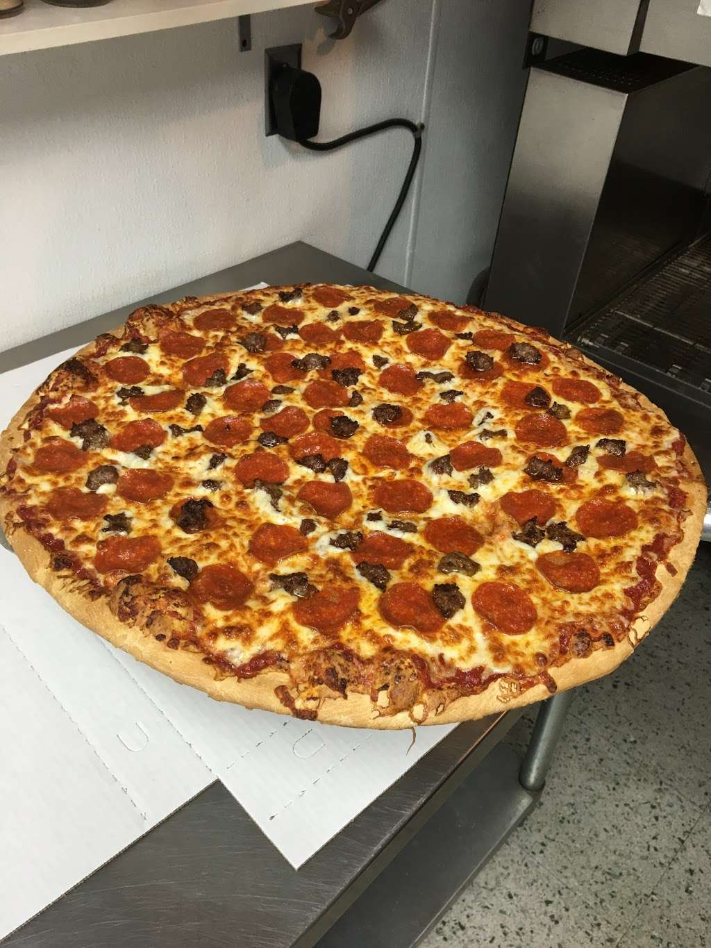 City Pizza & Sub Co. | 1236, 300 E Baltimore St, Wilmington, IL 60481 | Phone: (815) 450-9008