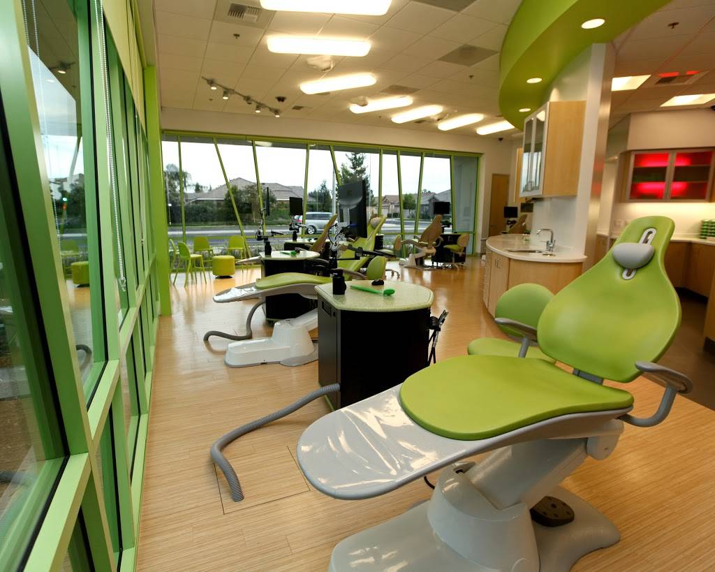 Unique Orthodontics | 427 W Nees Ave STE 101, Clovis, CA 93611, USA | Phone: (559) 297-2121