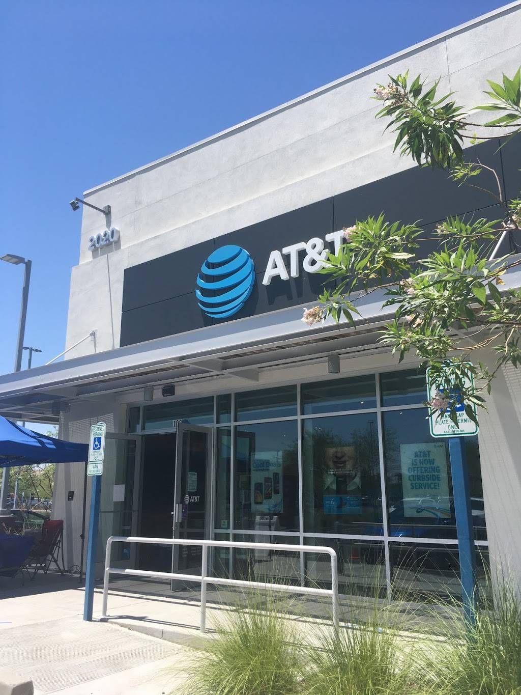 AT&T Store | 2020 E Rio Salado Pkwy Suite 103, Tempe, AZ 85281, USA | Phone: (480) 557-0053