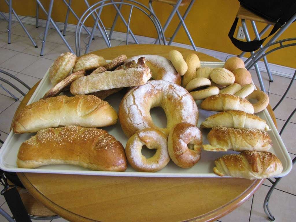 Cafeteria Panaderia Central | 12788 Veterans Memorial Dr, Houston, TX 77014, USA | Phone: (281) 866-7630