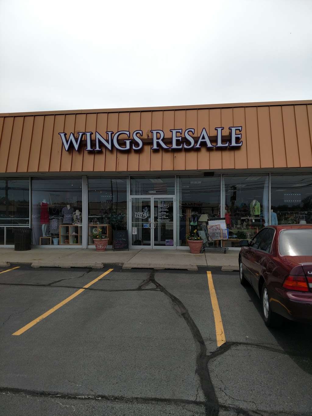 Wings Resale Store | 1302 N Rand Rd, Arlington Heights, IL 60004, USA | Phone: (847) 963-0861