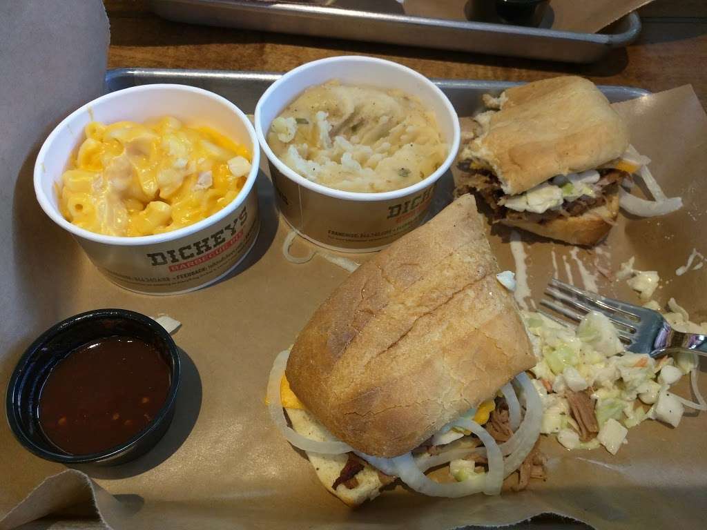 Dickeys Barbecue Pit | 30 Wilson Ave, Hanover, PA 17331, USA | Phone: (717) 698-1063
