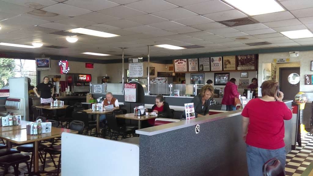 Marlows Bar-B-Q & Seafood | 2030 Statesville Blvd, Salisbury, NC 28147, USA | Phone: (704) 642-0466