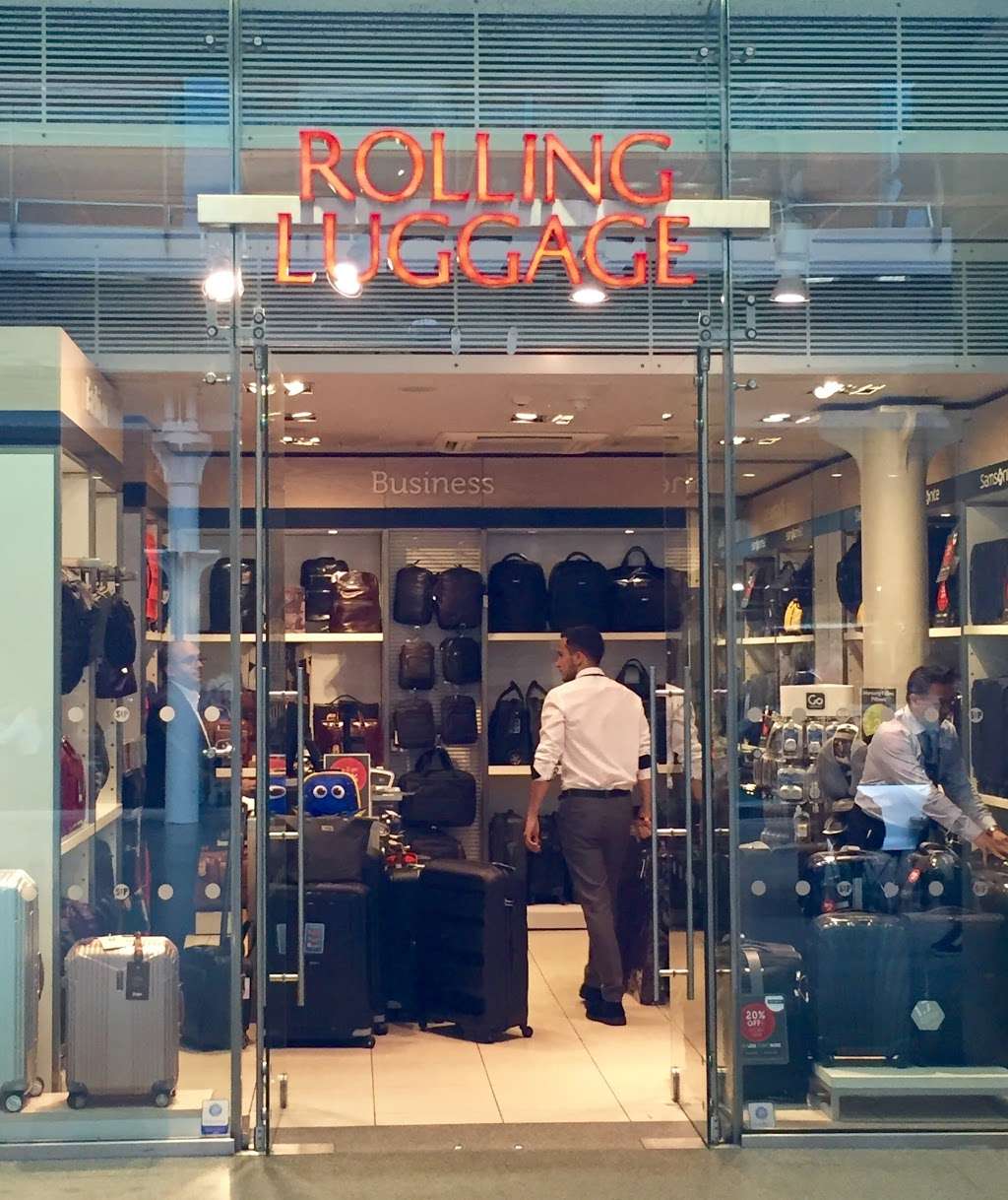 Rolling Luggage Station Saint Pancras | 36, St Pancras International, Pancras Rd, Kings Cross, London N1C 4QP, UK | Phone: 020 7833 4625