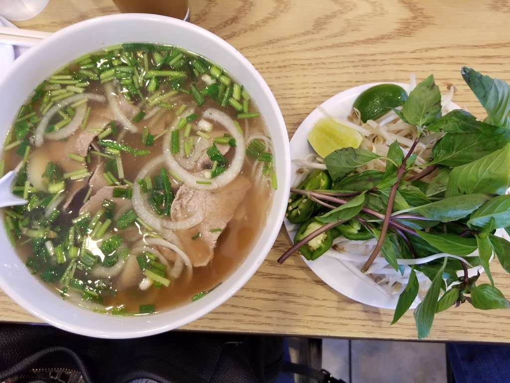 Pho Viet | 5475 S 27th St, Milwaukee, WI 53221, USA | Phone: (414) 282-8852