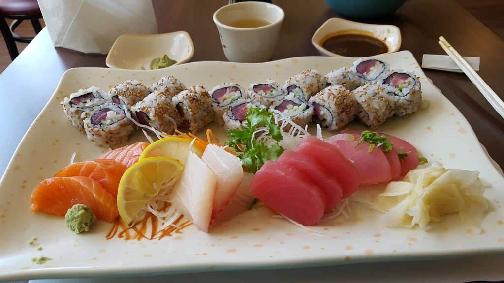 Lucky Sushi | 247 Old Walt Whitman Rd, Huntington Station, NY 11746, USA | Phone: (631) 470-1779