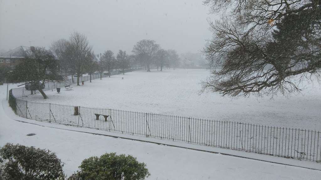 Parkfields Recreation Ground | 66 Cheston Ave, Croydon CR0 8DB, UK | Phone: 020 8726 6900