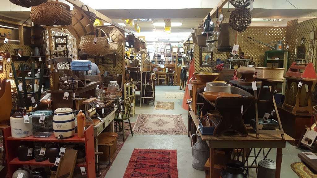 Gordonsville Antique & Flea | 403 James Madison Hwy, Gordonsville, VA 22942, USA | Phone: (540) 832-7376