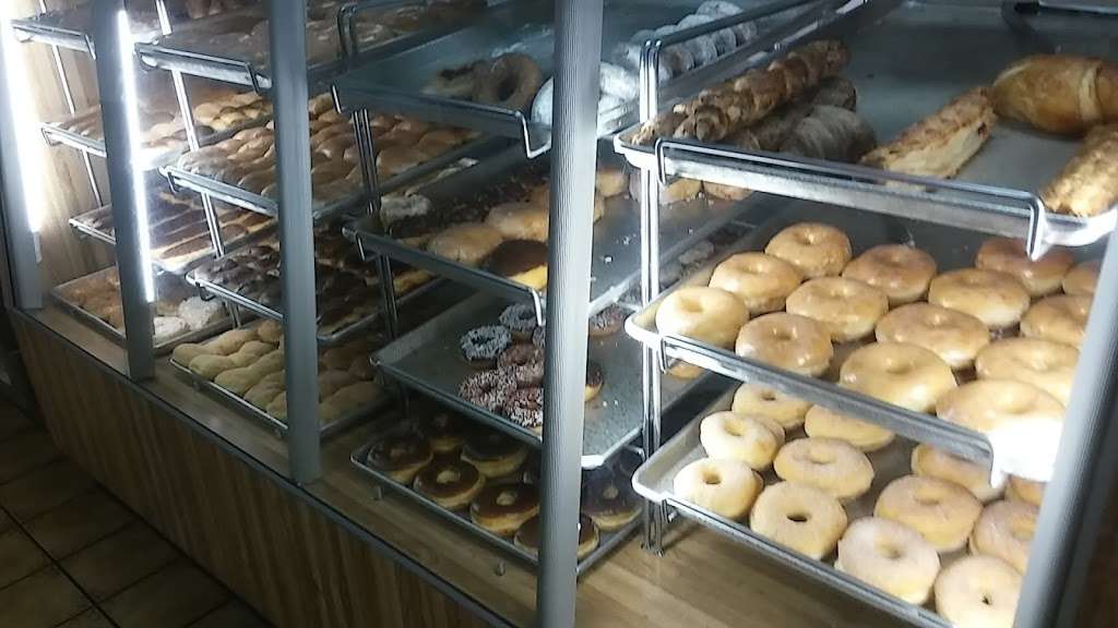 Grannys Donuts | 1681 N Eastern Ave, Los Angeles, CA 90063, USA | Phone: (323) 266-6918