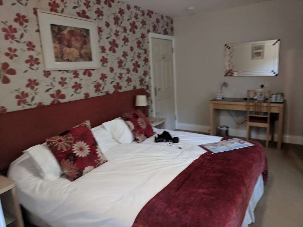 Pretty Maid House | London Rd, Wrotham Heath, Sevenoaks TN15 7RU, UK | Phone: 01732 886445