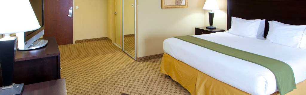 Holiday Inn Express & Suites Chestertown | 150 Scheeler Rd, Chestertown, MD 21620, USA | Phone: (410) 778-0778