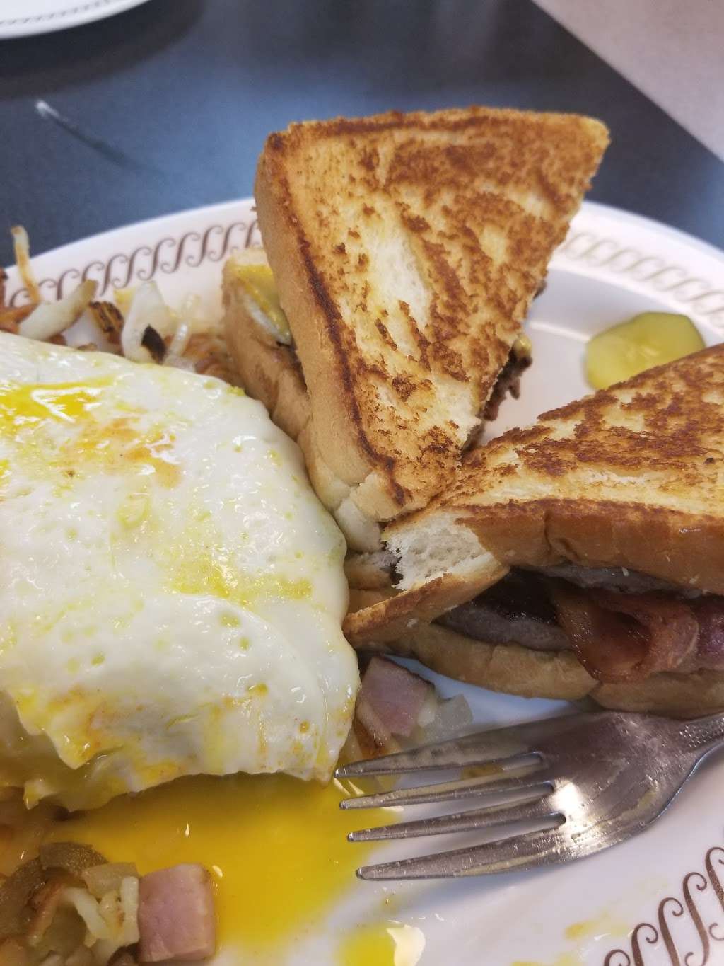 Waffle House | 4223 Commonwealth Ct, St Joseph, MO 64503, USA | Phone: (816) 279-1791