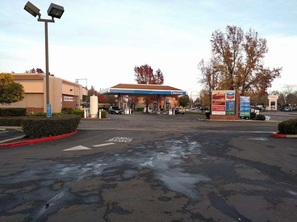 Chevron | 1300 Stratford Ave, Dixon, CA 95620, USA | Phone: (707) 678-0528