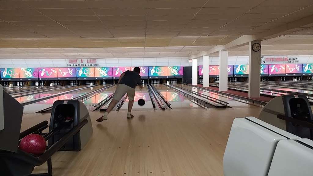 Earl Bowl Lanes | 251 N West End Blvd, Quakertown, PA 18951, USA | Phone: (215) 536-7199