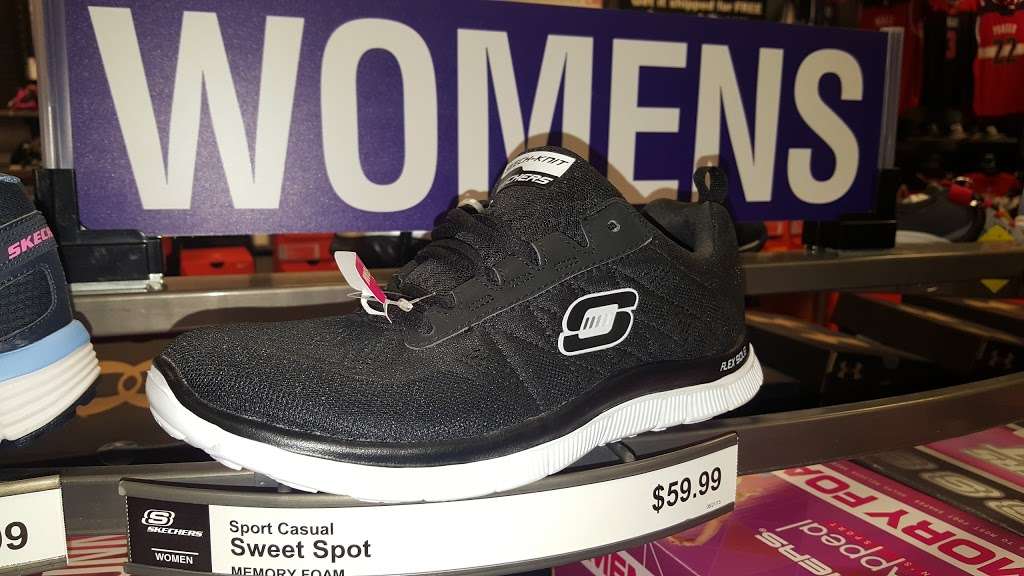 Modells Sporting Goods | 6701 Frontier Dr, Springfield, VA 22150, USA | Phone: (703) 971-8303