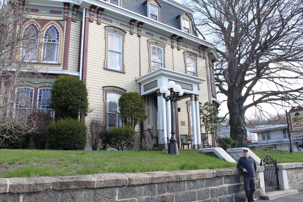 Kaier Mansion Bed & Breakfast | 729 E Centre St, Mahanoy City, PA 17948, USA | Phone: (570) 773-3040