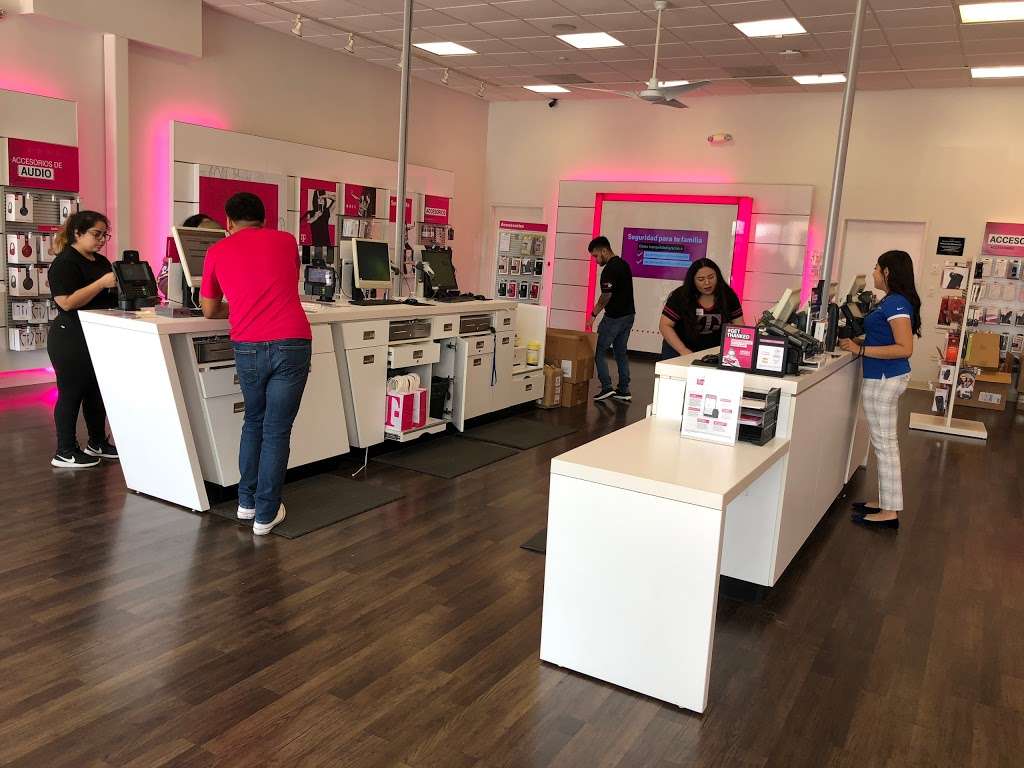 T-Mobile | 7011 Harrisburg Blvd Ste D, Houston, TX 77011, USA | Phone: (713) 514-0176