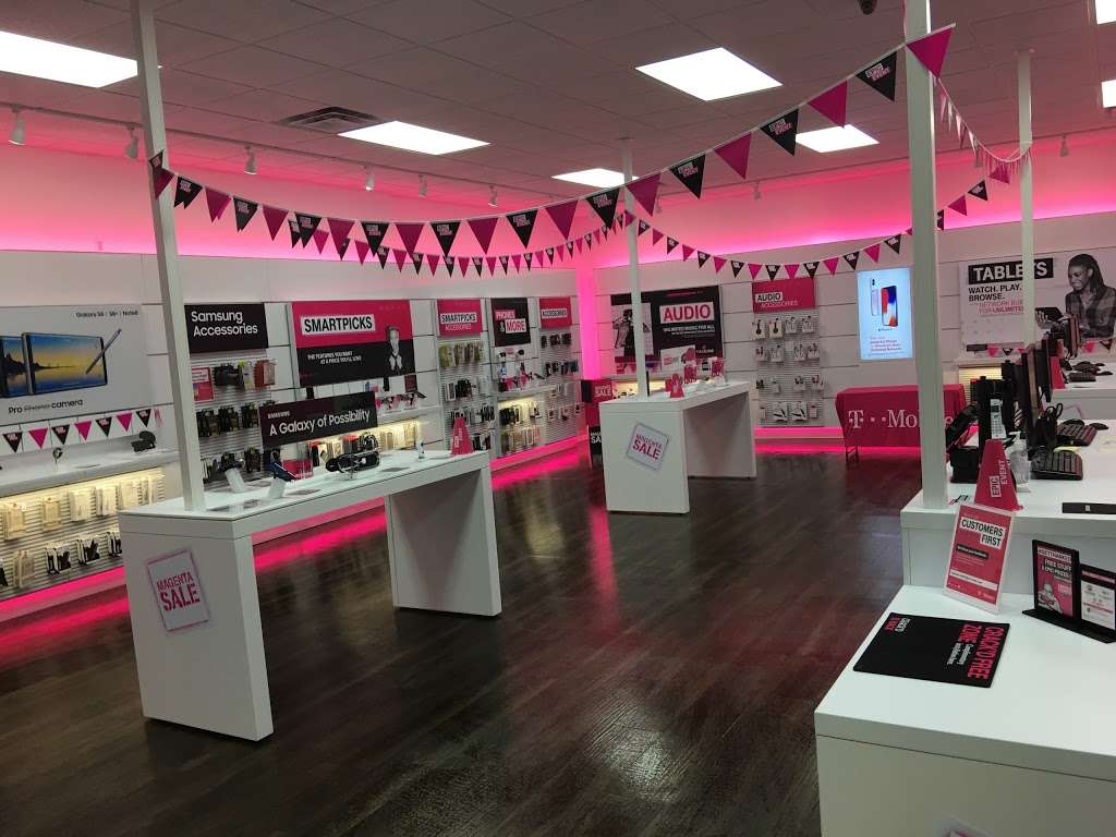 T-Mobile | 4106 N Belt Hwy, St Joseph, MO 64506 | Phone: (816) 617-3700