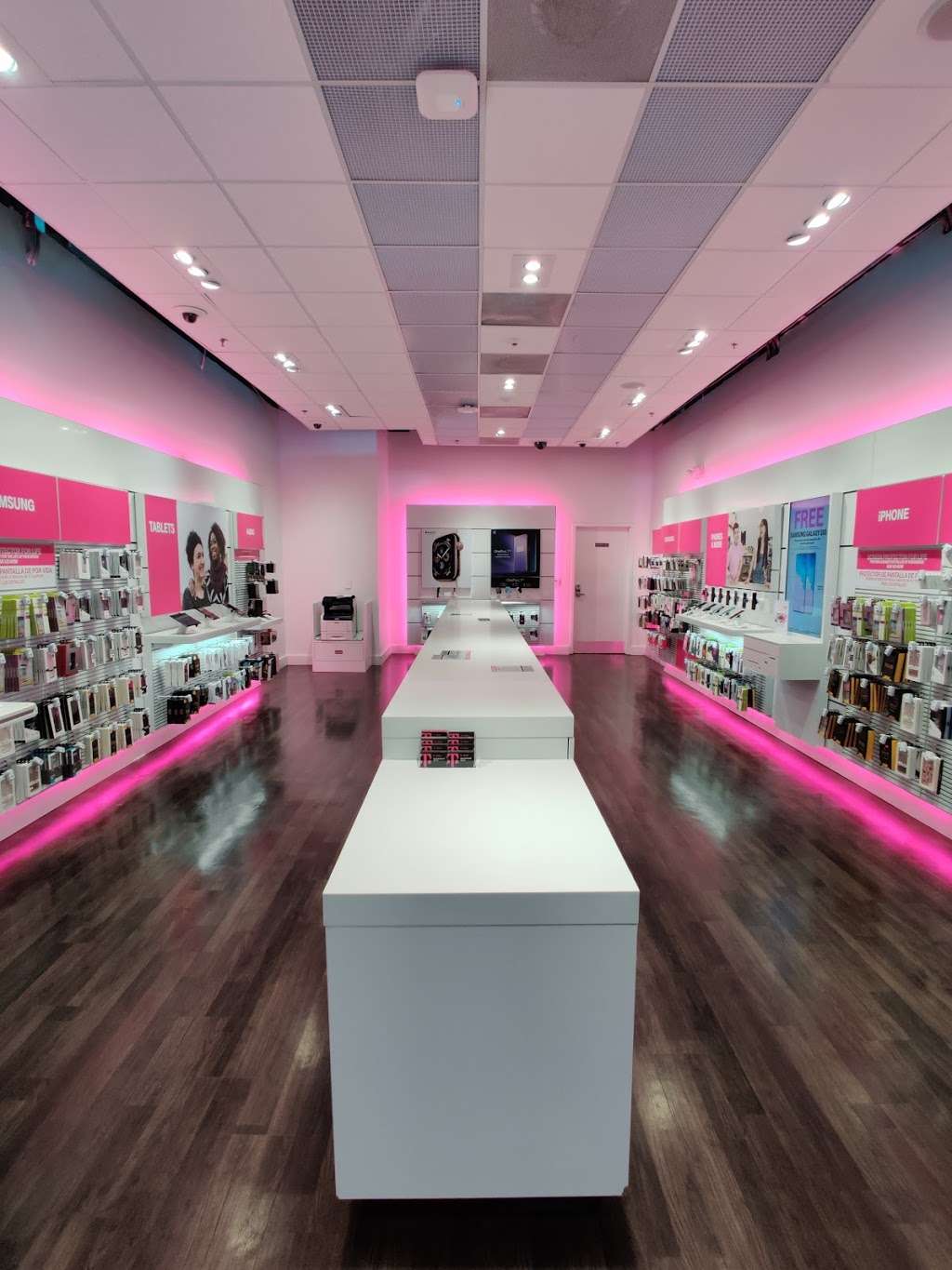 T-Mobile | 11401 NW 12th St Ste 117, Miami, FL 33172, USA | Phone: (305) 597-0139