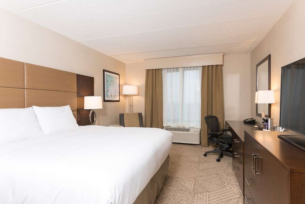 DoubleTree by Hilton Pleasant Prairie Kenosha | 11800 108th St, Pleasant Prairie, WI 53158, USA | Phone: (262) 857-3377