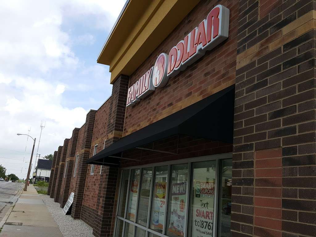 Family Dollar | 3334 N Holton St, Milwaukee, WI 53212, USA | Phone: (414) 263-4073