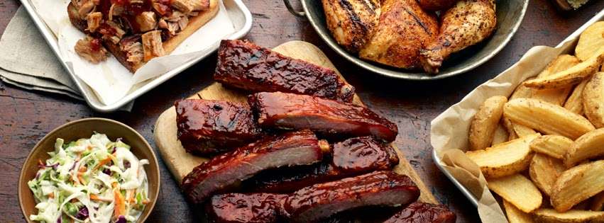Famous Daves Bar-B-Que | 1003 W Patrick St, Frederick, MD 21703, USA | Phone: (301) 682-6100