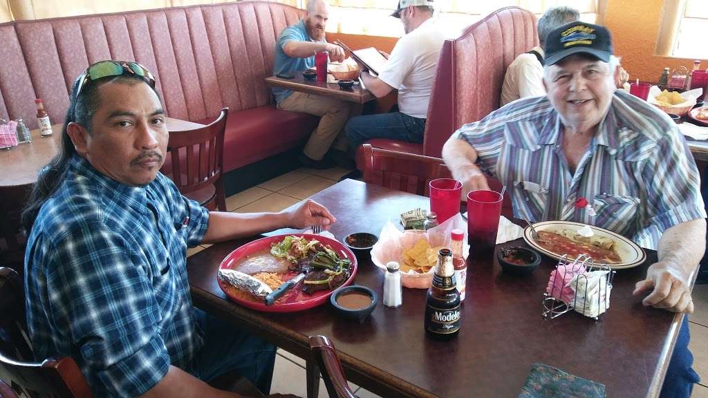 El Toro Family Mexican Restaurant | 3100 MO-13, Higginsville, MO 64037, USA | Phone: (660) 584-5353