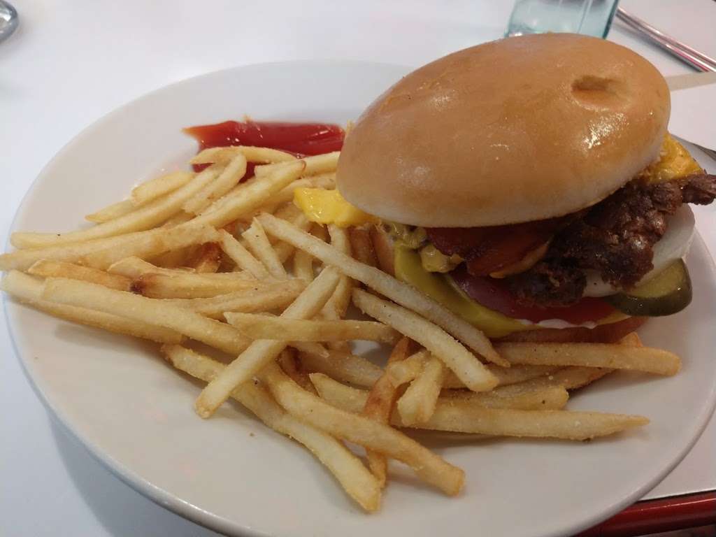 Steak n Shake | 7510 W 63rd St, Overland Park, KS 66202, USA | Phone: (913) 262-1800