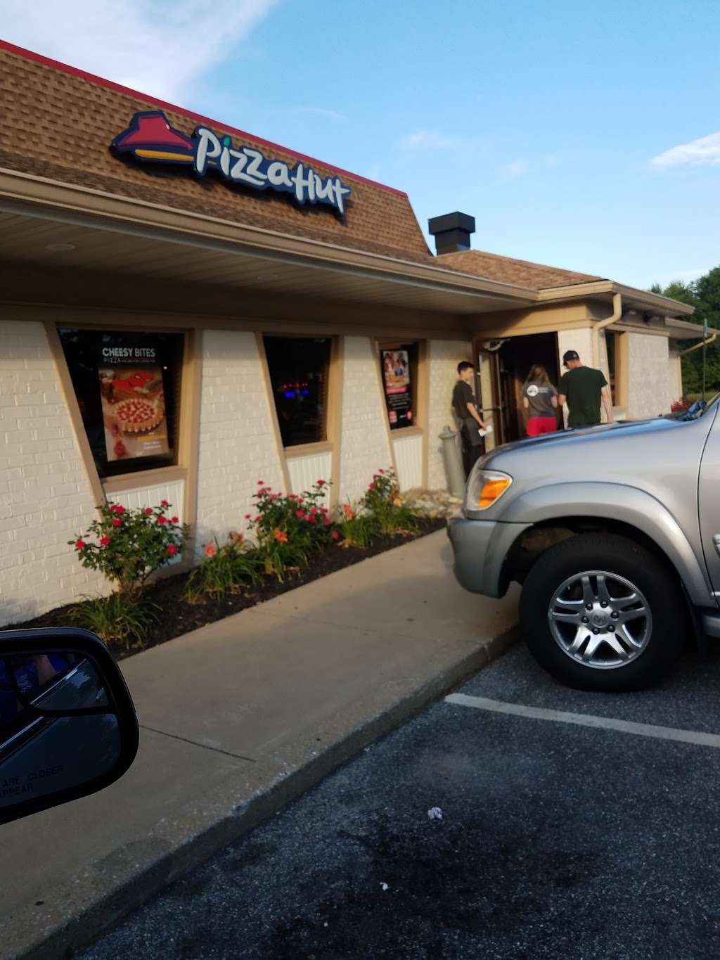 Pizza Hut | 1705 Ridgeside Dr, Mt Airy, MD 21771, USA | Phone: (301) 829-0600