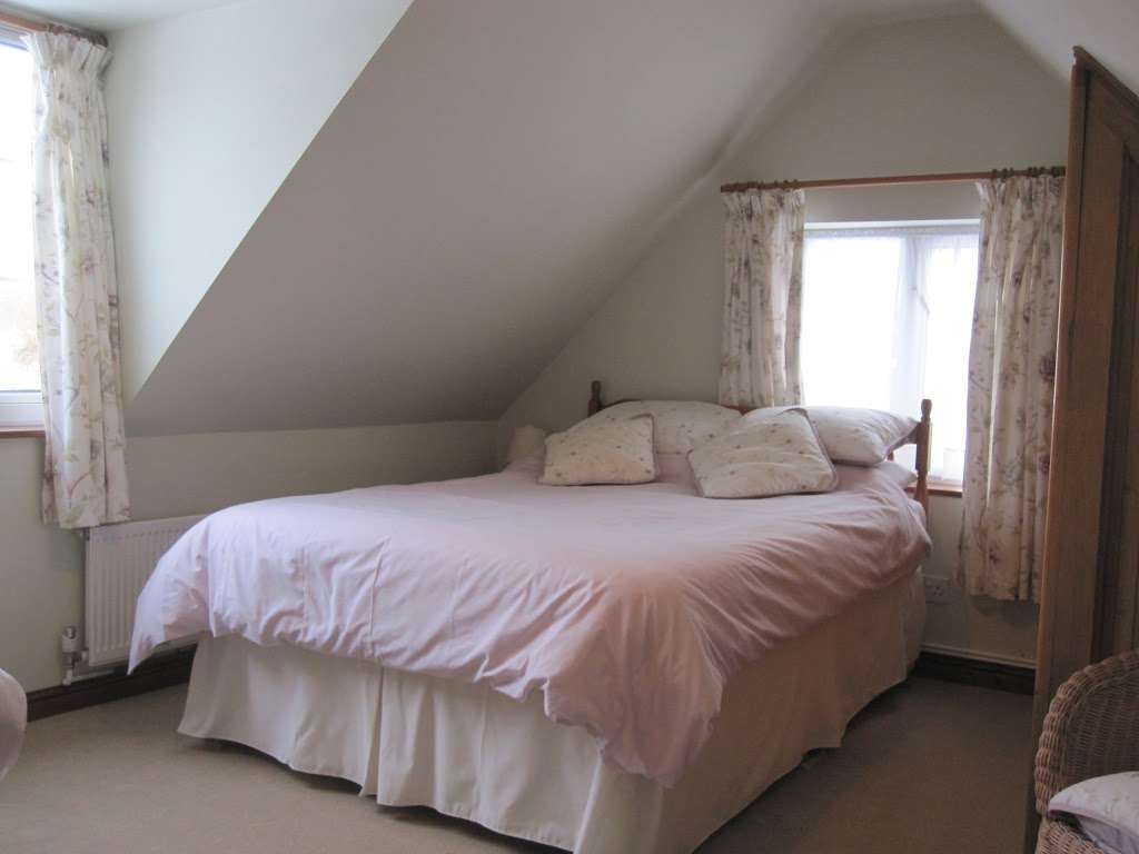 Yew Tree Barn B&B, Sevenoaks | Long Mill Ln, Sevenoaks TN15 8QB, UK | Phone: 01732 780461