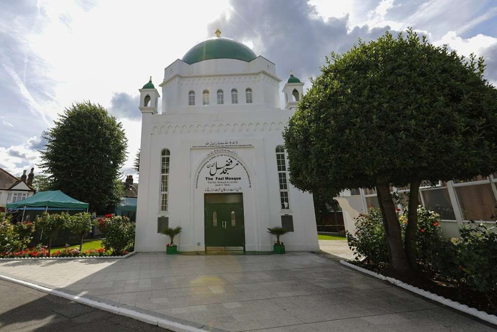 The Fazal Mosque London | 16 Gressenhall Rd, Southfields, London SW18 5QL, UK | Phone: 020 8877 5500