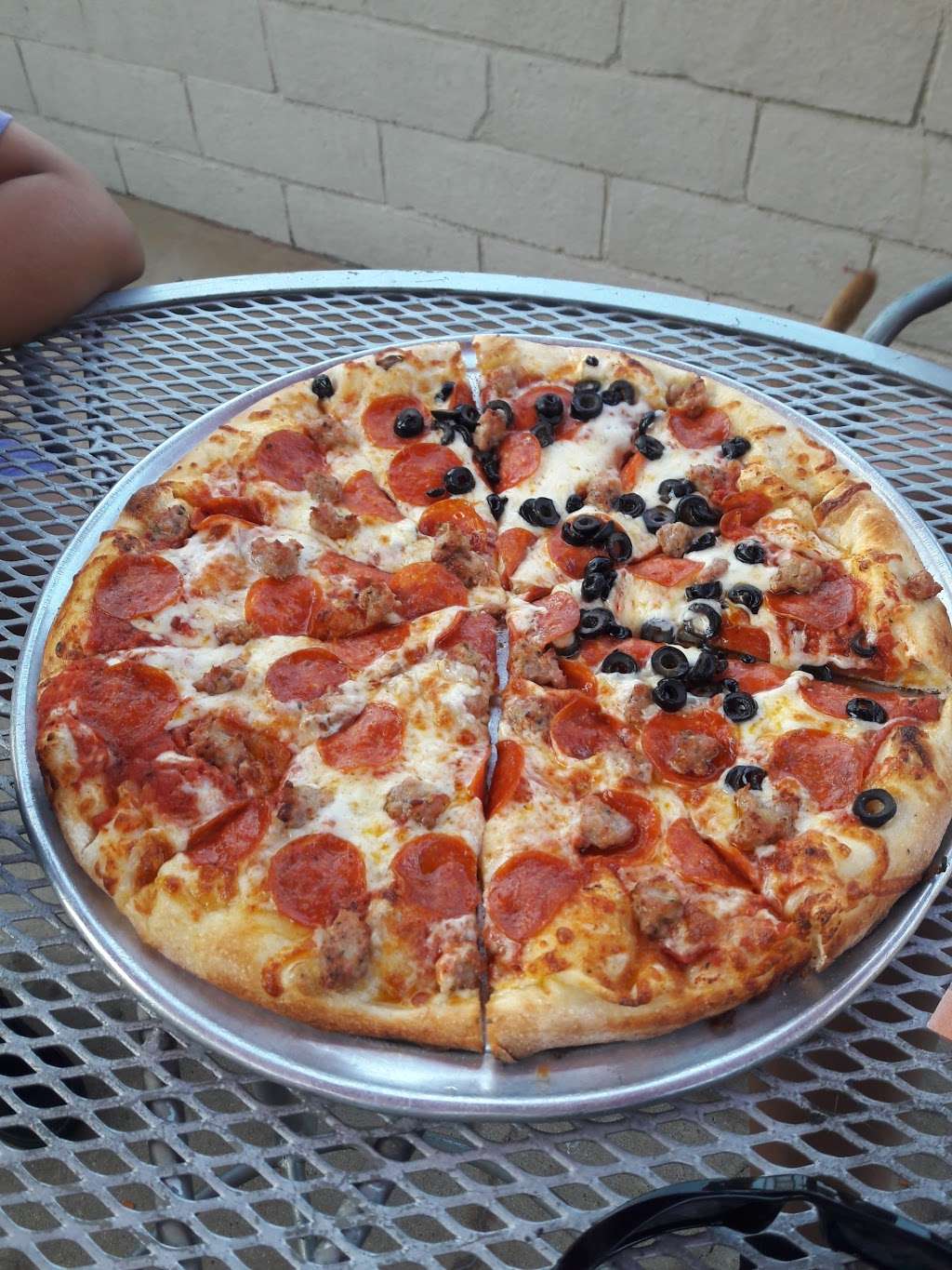 Zitos Pizza | 5572 E Santa Ana Canyon Rd, Anaheim, CA 92807, USA | Phone: (714) 998-2000