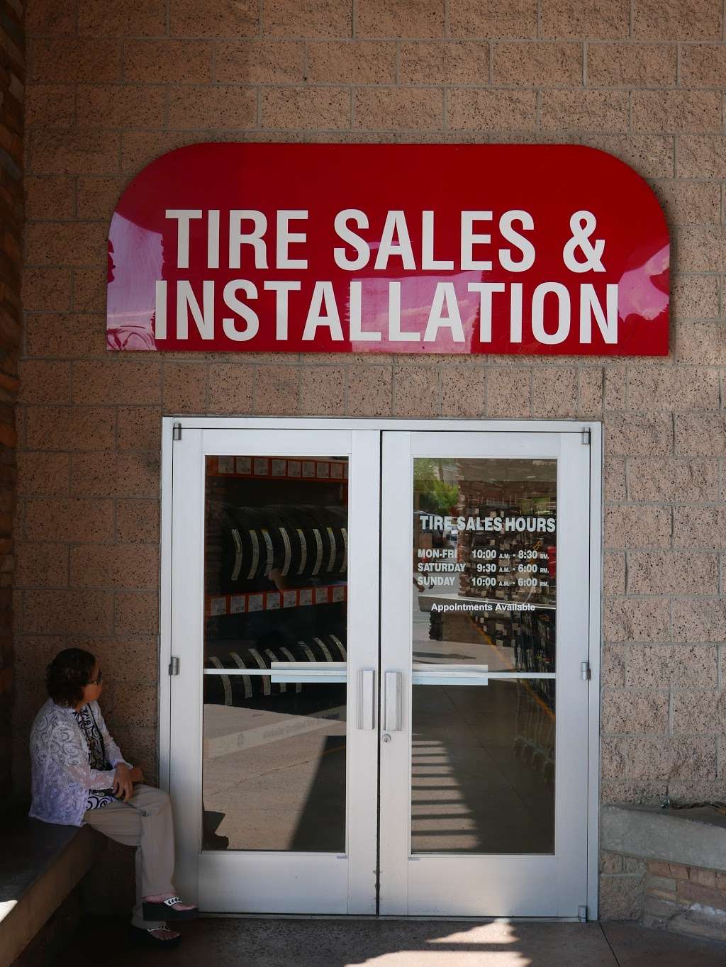 Costco Tire Center in 801 S Pavilion Center Dr, Las Vegas, NV 89144, USA