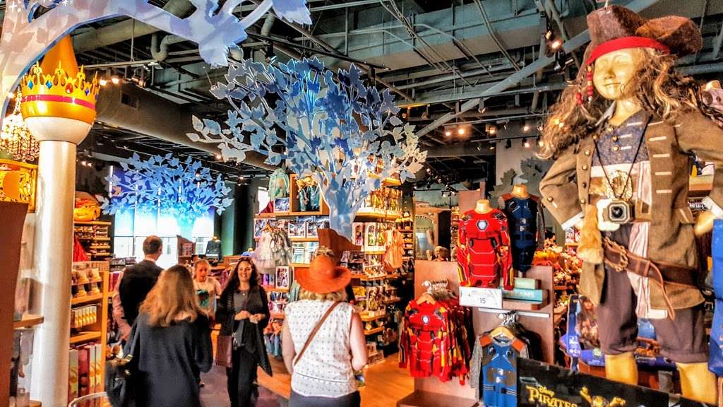 Disney Store | 395 Santa Monica Place, Santa Monica, CA 90401, USA | Phone: (310) 395-4365