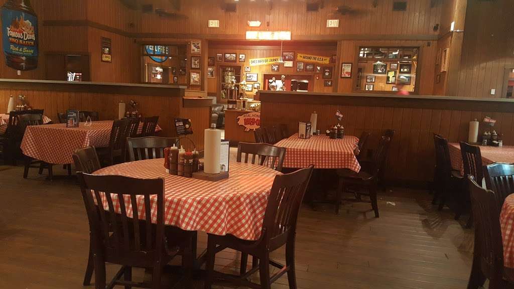 Famous Daves Bar-B-Que | 14452 Chantilly Crossing Ln, Chantilly, VA 20151, USA | Phone: (703) 263-7660