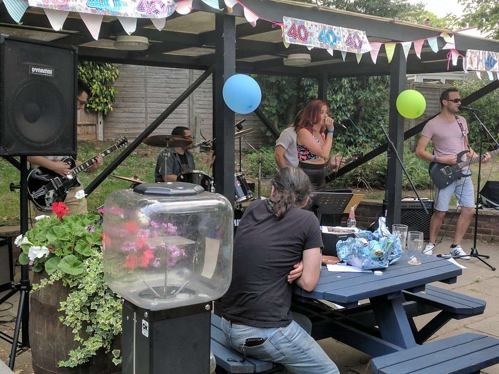 The Queens Head | 66 High Rd Wormley, Broxbourne EN10 6JN, UK | Phone: 01992 275066
