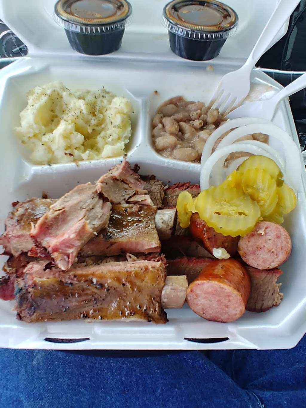 K.T.s BBQ | 9323 US-181, Floresville, TX 78114, USA | Phone: (210) 309-3508