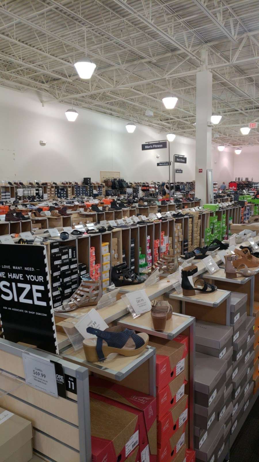 DSW Designer Shoe Warehouse | 13201 Gateway Center Dr, Gainesville, VA 20155 | Phone: (571) 248-6405