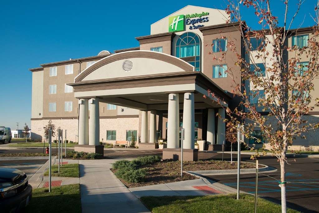 Holiday Inn Express & Suites Kansas City Airport | 9550 NW Polo Dr, Kansas City, MO 64153, USA | Phone: (816) 923-4100