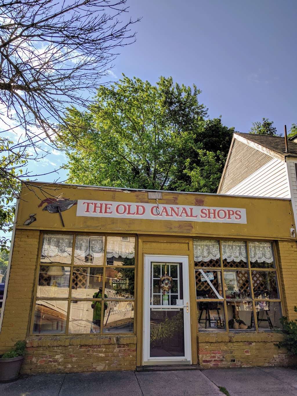 Old Canal Shops | 129 Clinton St, Delaware City, DE 19706, USA | Phone: (302) 834-5262