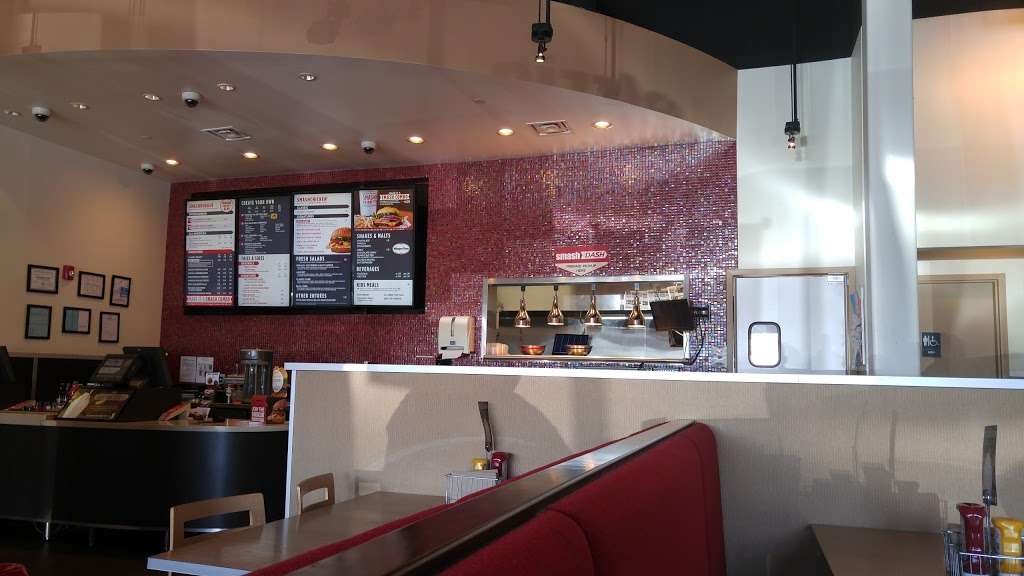 Smashburger | 556 NJ-17, Paramus, NJ 07652, USA | Phone: (201) 670-1120