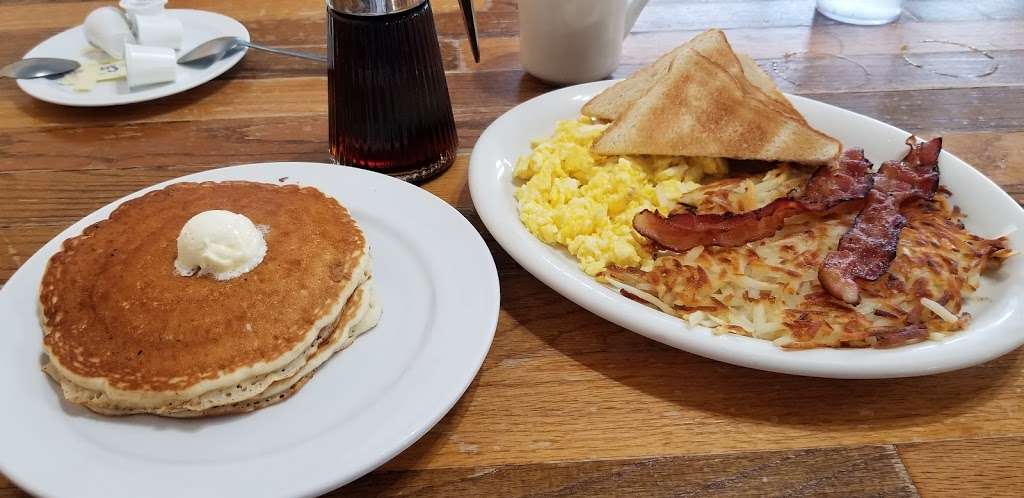 Breakfast Paradise - Hempstead | 1118 Austin St, Hempstead, TX 77445, USA | Phone: (979) 826-3066