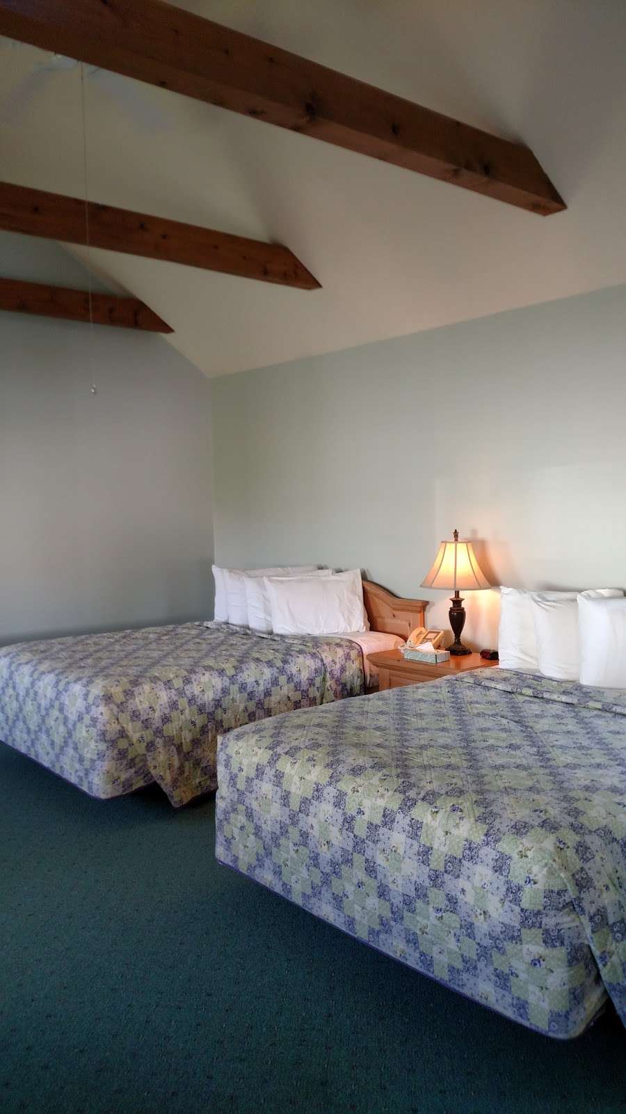 Spruce Lane Lodge & Cottages | 2439 Old Philadelphia Pike, Lancaster, PA 17602, USA | Phone: (717) 393-1991