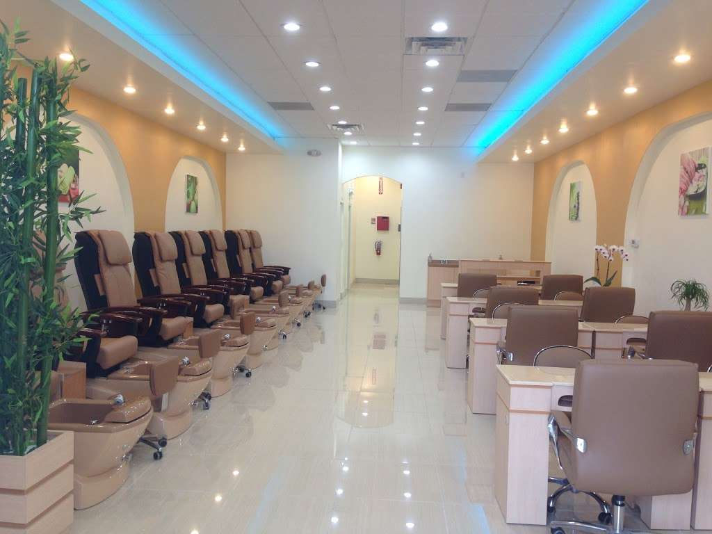 Divine Nails & Spa | 818 White Horse Pike, Egg Harbor City, NJ 08215, USA | Phone: (609) 593-6361