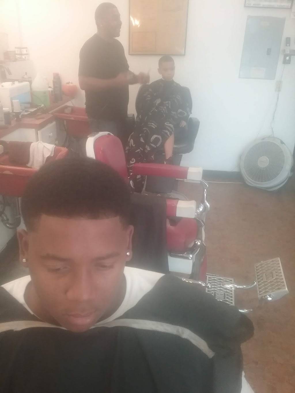 Byron and Sons barbershop | 4326 American Way, Memphis, TN 38118, USA | Phone: (901) 546-7528