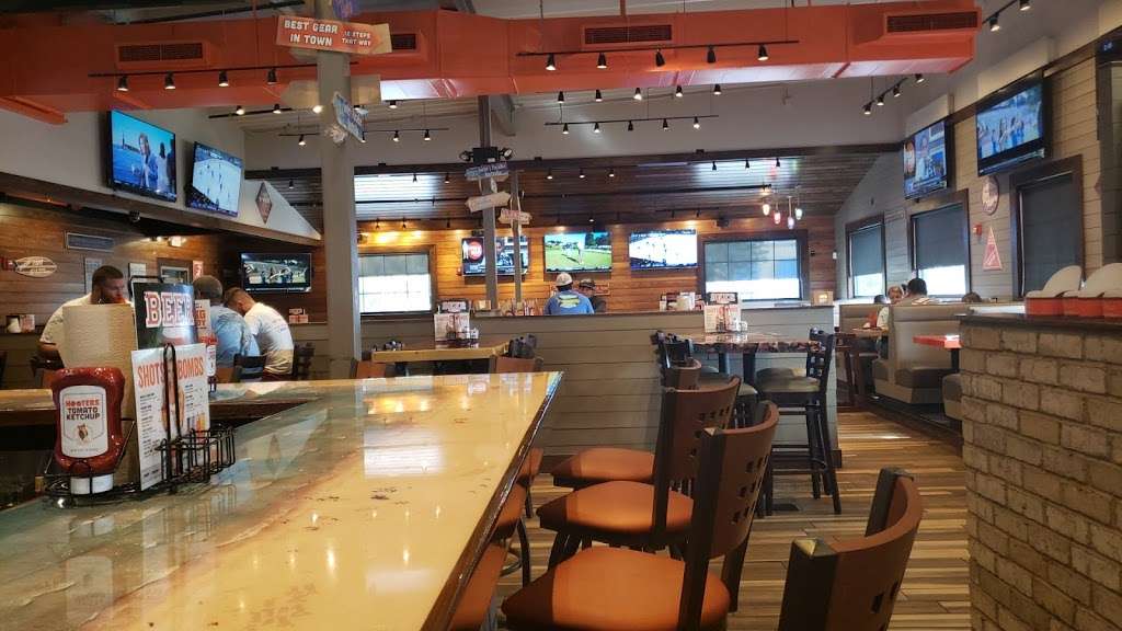 Hooters | 8207 W US-192, Kissimmee, FL 34747 | Phone: (407) 239-1791